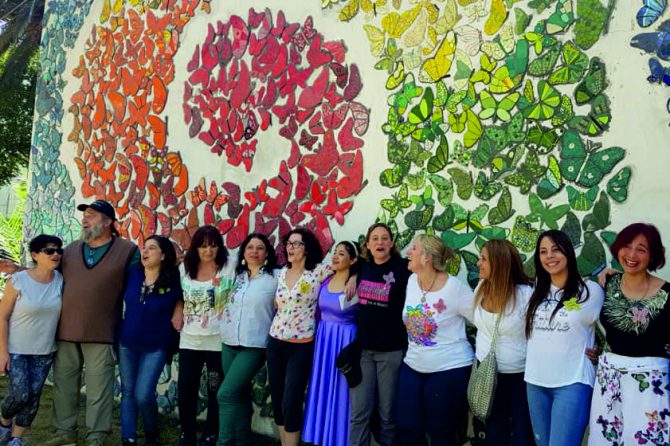 Cientos de mariposas realizadas en mosaico brillan a partir de hoy en el Instituto de Oncología Ángel H. Roffo